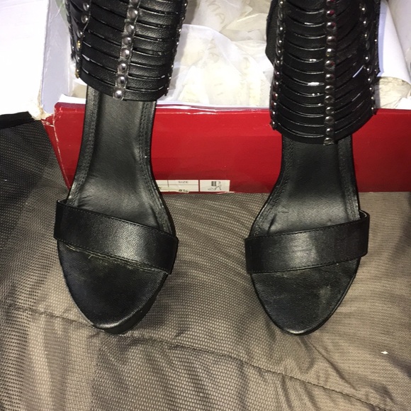 Heels - Picture 4 of 5